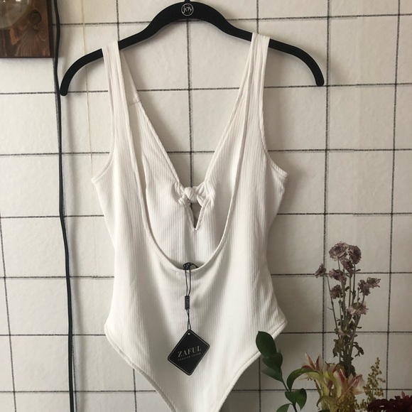 Zaful white tie front bodysuit - Picture 3 of 3
